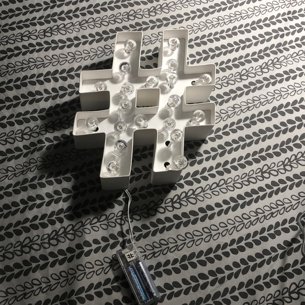 Hashtag room light - Picture 1 of 3